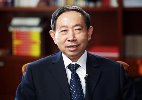 教育部部長袁貴仁接受采訪(11月8日攝)。2010年,是我國從“十一五”邁向“十二五”的重要轉(zhuǎn)折點(diǎn),也是貫徹落實(shí)《國家中長期教育改革和發(fā)展規(guī)劃綱要(2010—2020年)》的第一年。在這一關(guān)鍵節(jié)點(diǎn),我們應(yīng)如何總結(jié)過去5年,又該如何展望未來5年,記者就此對(duì)教育部部長袁貴仁進(jìn)行了采訪。新華社發(fā)(鮑效農(nóng) 攝)