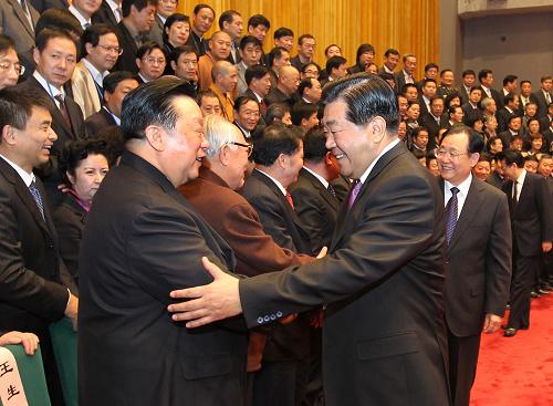 11月16日,十一屆全國政協(xié)第六期委員學(xué)習(xí)研討班在北京舉行,中共中央政治局常委、全國政協(xié)主席賈慶林會(huì)見全體學(xué)員。新華社記者 丁林 攝