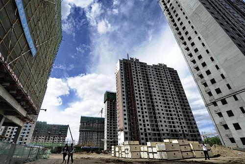 這是內(nèi)蒙古呼和浩特市賽罕區(qū)2013年新開工建設(shè)的保障性住房(6月20日攝)。新華社記者 趙婷婷 攝