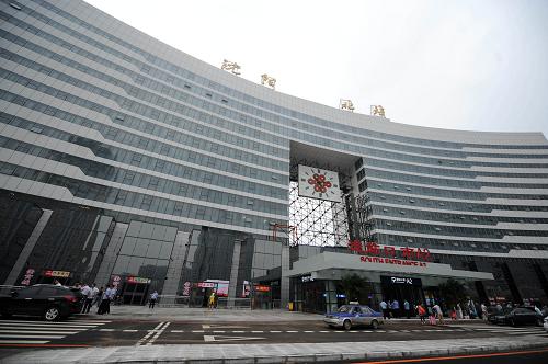 這是沈陽北站南入口外景(8月16日攝)。新華社記者 潘昱龍 攝
