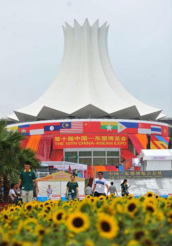 這是舉行開(kāi)幕式的廣西南寧國(guó)際會(huì)展中心外景(9月3日攝)。9月3日,第十屆中國(guó)—東盟博覽會(huì)在廣西南寧開(kāi)幕。新華社發(fā)(劉君 攝)
