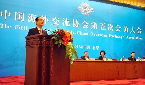 9月22日,中國(guó)海外交流協(xié)會(huì)第五次會(huì)員大會(huì)在北京舉行。這是當(dāng)選中國(guó)海外交流協(xié)會(huì)第五屆理事會(huì)會(huì)長(zhǎng)的全國(guó)政協(xié)副主席韓啟德在大會(huì)上講話。新華社記者 陳曄華 攝