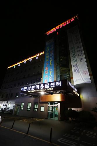 這是安放死亡中國漁民的遺體的韓國全羅南道木浦市的韓國醫(yī)院。新華社/韓聯(lián)社