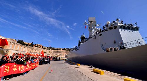 3月26日,中國海軍黃山艦??吭隈R耳他瓦萊塔港。新華社記者 許逆之 攝