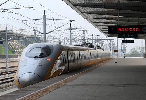 3月28日,檢測列車從寧杭高鐵浙江德清站開出。新華社記者 孫參 攝
