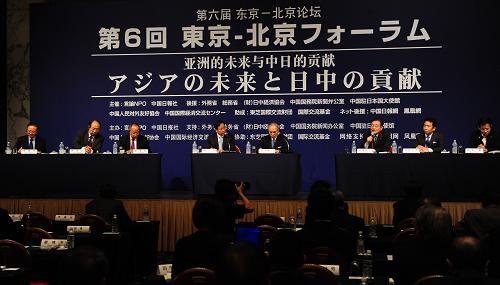 8月30日,中日嘉賓在日本東京出席第六屆北京—東京論壇。由中國日報(bào)社與日本言論NPO共同主辦的第六屆北京-東京論壇當(dāng)日在東京開幕。在為期一天半的會(huì)議中,與會(huì)代表將圍繞“亞洲的未來與中日的貢獻(xiàn)”這一主題進(jìn)行深入討論,為中日兩國有效地消除誤解和偏見、增進(jìn)理解與互信出謀劃策。新華社記者 季春鵬 攝
