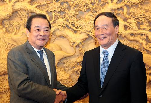 11月4日,中共中央政治局委員、國(guó)務(wù)院副總理王岐山在中南海會(huì)見(jiàn)由陳武雄率領(lǐng)的臺(tái)灣工業(yè)總會(huì)大陸經(jīng)貿(mào)訪問(wèn)團(tuán)。新華社記者 邢廣利 攝
