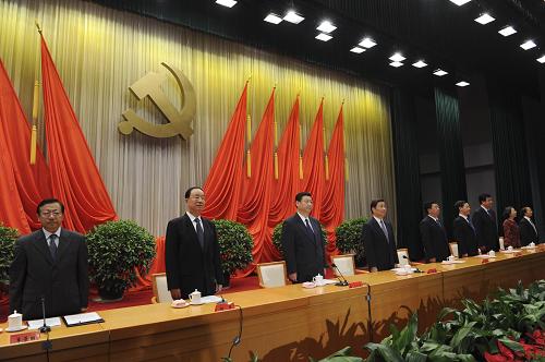 11月5日,中共中央政治局常委、中央書記處書記、中央黨校校長習(xí)近平出席中央黨校2010年秋季學(xué)期第一批進(jìn)修班暨專題研討班畢業(yè)典禮,并為學(xué)員頒發(fā)畢業(yè)證書。新華社記者 饒愛民 攝