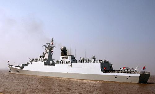 2月21日,“溫州”艦在浙江舟山解纜起航。 當(dāng)日,由“溫州”艦、“馬鞍山”艦組成的中國海軍第八批護(hù)航編隊(duì)在浙江舟山解纜起航,赴亞丁灣、索馬里接替第七批護(hù)航編隊(duì)執(zhí)行護(hù)航任務(wù)。第八批護(hù)航編隊(duì)抵達(dá)亞丁灣、索馬里海域后,將與第七批護(hù)航編隊(duì)的“千島湖”艦會合,共同執(zhí)行第八批護(hù)航任務(wù)。“溫州”艦、“馬鞍山”艦都是第二次執(zhí)行護(hù)航任務(wù)。 新華社發(fā)(胡社友 攝)