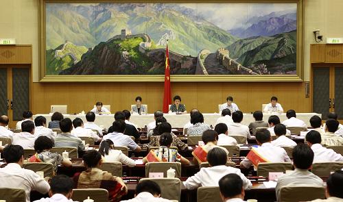 8月30日,中共中央政治局委員、國務(wù)委員劉延?xùn)|出席全民科學(xué)素質(zhì)行動(dòng)實(shí)施工作電視電話會(huì)議并講話。 新華社記者 龐興雷 攝