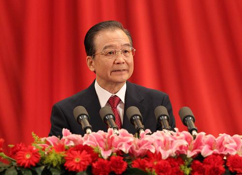 2月14日上午,中共中央、國(guó)務(wù)院在北京隆重舉行國(guó)家科學(xué)技術(shù)獎(jiǎng)勵(lì)大會(huì)。中共中央政治局常委、國(guó)務(wù)院總理溫家寶在會(huì)上發(fā)表講話(huà)。 新華社記者 丁林 攝