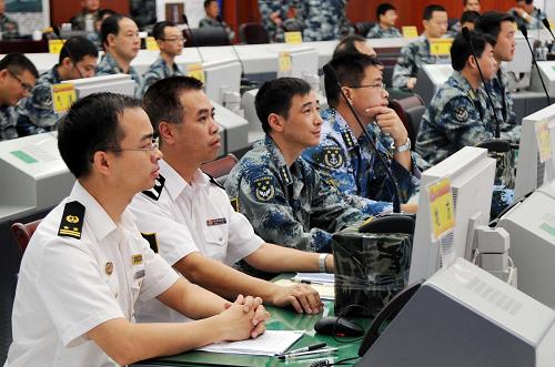 演習(xí)期間,多軍兵種和地方支援力量聯(lián)合進(jìn)行作戰(zhàn)籌劃。新華社發(fā)(范以書 攝)