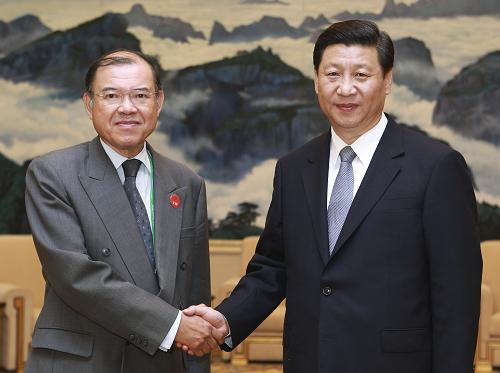 習(xí)近平會(huì)見(jiàn)聯(lián)合國(guó)貿(mào)易和發(fā)展會(huì)議秘書(shū)長(zhǎng)素帕猜 9月8日,國(guó)家副主席習(xí)近平在廈門(mén)會(huì)見(jiàn)前來(lái)出席第二屆世界投資論壇的聯(lián)合國(guó)貿(mào)易和發(fā)展會(huì)議秘書(shū)長(zhǎng)素帕猜。 新華社記者謝環(huán)馳攝