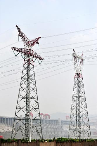 三峽大壩及三峽電站外送輸電線(xiàn)路(7月19日拍攝)。新華社發(fā)(王輝富 攝)
