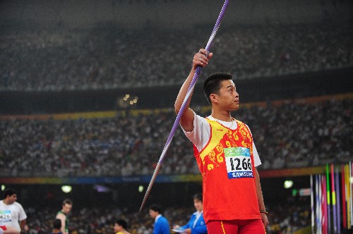 9月8日,中國選手郭偉在北京2008年殘奧會男子標槍F35/36級決賽中,以56米07的成績打破世界紀錄,并獲得冠軍。新華社記者 李尕 攝