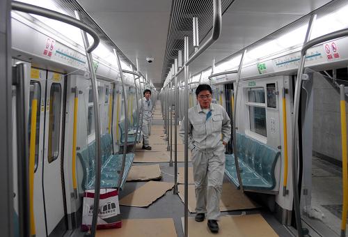 地鐵4號線列車車廂(5月6日攝)。北京地鐵4號線列車正在進行運行測試。新華社記者 李志勇 攝