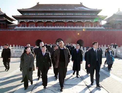 11月17日,正在中國(guó)進(jìn)行國(guó)事訪問(wèn)的美國(guó)總統(tǒng)奧巴馬參觀北京故宮。新華社記者 龐興雷 攝