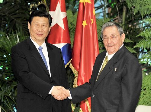 習(xí)近平同古巴國(guó)務(wù)委員會(huì)主席兼部長(zhǎng)會(huì)議主席勞爾·卡斯特羅舉行會(huì)談 6月5日,正在古巴進(jìn)行正式訪問(wèn)的中國(guó)國(guó)家副主席習(xí)近平在哈瓦那同古巴國(guó)務(wù)委員會(huì)主席兼部長(zhǎng)會(huì)議主席勞爾·卡斯特羅舉行會(huì)談。 新華社記者 馬占成 攝