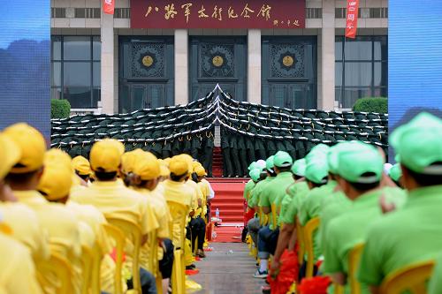 6月20日,山西省軍區(qū)戰(zhàn)士合唱團(tuán)在表演《太行頌》。新華社記者 范敏達(dá) 攝