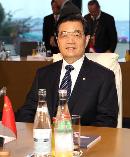 11月3日,中國國家主席胡錦濤在法國戛納出席二十國集團(tuán)領(lǐng)導(dǎo)人第六次峰會(huì)第一階段會(huì)議。 新華社記者 蘭紅光 攝