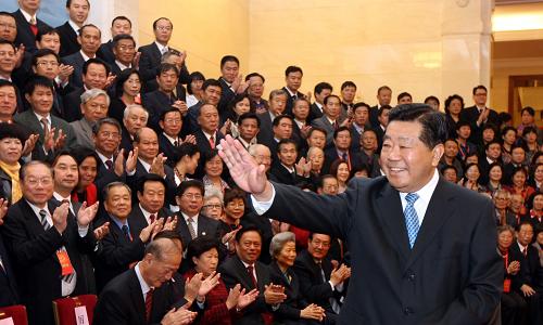 11月14日,中共中央政治局常委、全國政協(xié)主席賈慶林在北京人民大會堂會見出席中華全國臺灣同胞聯(lián)誼會(簡稱“全國臺聯(lián)”)成立30周年紀(jì)念大會的海內(nèi)外臺胞。