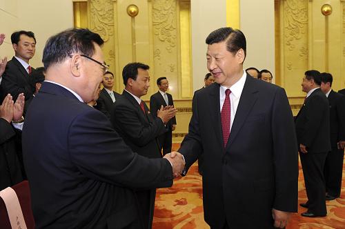 11月17日,中共中央政治局常委、國家副主席習(xí)近平在北京人民大會堂會見以朝鮮金日成社會主義青年同盟中央委員會第一書記李勇哲為團(tuán)長的朝鮮青年友好代表團(tuán)。 新華社記者 饒愛民 攝
