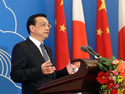 11月26日,中共中央政治局常委、國(guó)務(wù)院副總理李克強(qiáng)出席在北京舉行的第六屆中日節(jié)能環(huán)保綜合論壇開(kāi)幕式并發(fā)表致辭。新華社記者 劉衛(wèi)兵 攝