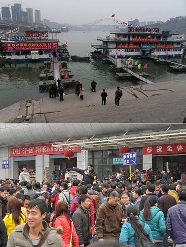 這張拼版照片顯示的是:1月17日,重慶港朝天門碼頭為數(shù)不多的乘客準(zhǔn)備登船(上圖);1月17日,重慶龍頭寺長(zhǎng)途汽車站人頭攢動(dòng)(下圖)。當(dāng)日是2012年全國(guó)春運(yùn)運(yùn)行第10天,受旅程時(shí)間和價(jià)格因素等影響,多數(shù)回鄉(xiāng)旅客選乘長(zhǎng)途汽車回家,重慶龍頭寺長(zhǎng)途汽車站旅客摩肩接踵,而選擇走水路的旅客卻寥寥無幾,重慶港朝天門碼頭相比之下顯得冷清。新華社發(fā)(周會(huì) 攝)