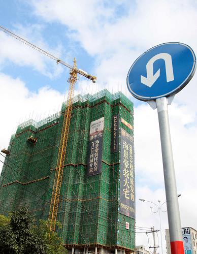 1月18日在海南省三亞市拍攝的一處在建樓盤。新華社發(fā)(陳文武 攝)