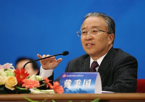 第六屆世界華僑華人社團(tuán)聯(lián)誼大會(huì)在北京開(kāi)幕 4月9日,國(guó)務(wù)委員戴秉國(guó)在開(kāi)幕式上致辭。 當(dāng)日,由國(guó)務(wù)院僑務(wù)辦公室、中國(guó)海外交流協(xié)會(huì)主辦的第六屆世界華僑華人聯(lián)誼大會(huì)在北京人民大會(huì)堂開(kāi)幕。大會(huì)以“弘揚(yáng)中華優(yōu)秀文化、展示僑胞良好形象”為主題。來(lái)自世界各地110個(gè)國(guó)家和地區(qū)有影響力和代表性的約570名華僑華人社團(tuán)負(fù)責(zé)人出席大會(huì)。 新華社發(fā)(李方宇 攝)