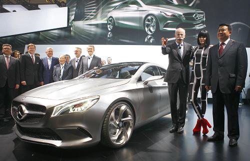 4月23日,奔馳Concept Style Coupe(轎跑概念車)在北京車展上全球首發(fā)。新華社發(fā)(萬象 攝)