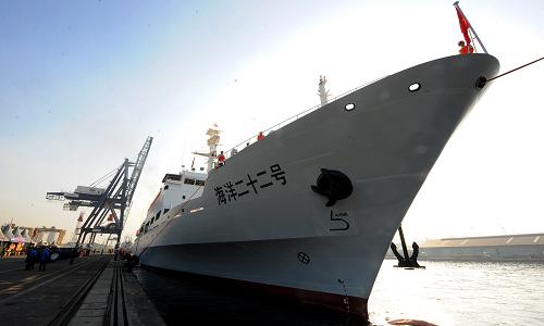 5月25日,“錢三強(qiáng)”號(hào)測量船靠泊雅加達(dá)丹戎不碌港碼頭。新華社記者 姜帆 攝