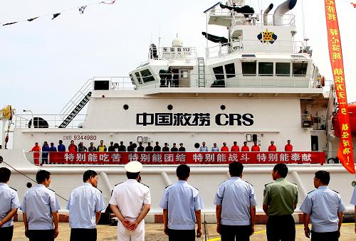 6月25日,“東海救112”輪準(zhǔn)備靠泊碼頭。當(dāng)日,隸屬交通運(yùn)輸部的“東海救112”輪、“東海救116”輪等4艘救助船在圓滿完成“神舟九號(hào)”飛船上升段海上應(yīng)急救援保障任務(wù)后,安全返回上海外高橋碼頭。2000年以來(lái),交通運(yùn)輸部救助打撈局已經(jīng)圓滿完成了從“神舟二號(hào)”到“神舟九號(hào)”的海上應(yīng)急救援保障任務(wù)。