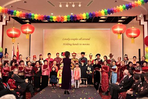 2月1日,中國駐加拿大大使館的外交官及家屬在春節(jié)招待會上表演。 中國駐加拿大大使館當晚舉行春節(jié)招待會,慶祝中國農(nóng)歷春節(jié)的到來。 新華社發(fā)(克里斯托弗·派克攝)