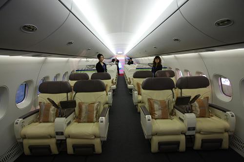 這是3月7日在“十一五”國家重大科技成就展預展上展示的C919大型客機機艙。新華社發(fā)(金立旺 攝)