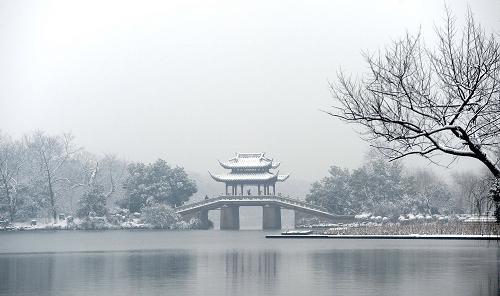這是1月19日拍攝的西湖雪景。新華社記者 徐昱 攝