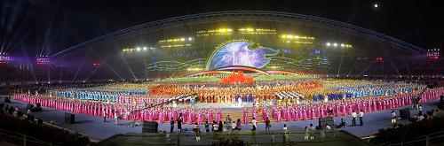 全國(guó)中學(xué)生運(yùn)動(dòng)會(huì)開(kāi)幕式在內(nèi)蒙古包頭市舉行 7月16日,全國(guó)中學(xué)生運(yùn)動(dòng)會(huì)開(kāi)幕式在內(nèi)蒙古包頭市奧林匹克體育中心舉行。來(lái)自全國(guó)34個(gè)代表隊(duì)的2837名中學(xué)生運(yùn)動(dòng)員參加9個(gè)大項(xiàng)目131個(gè)小項(xiàng)目的比賽。 這是開(kāi)幕式現(xiàn)場(chǎng)。 新華社記者趙婷婷攝