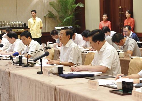 這是張德江主持召開現(xiàn)場(chǎng)會(huì)。新華社記者 王曄 攝