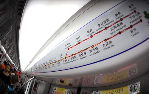 這是8月12日在杭州地鐵首列交付列車內拍攝的站點標注。新華社記者 徐昱 攝