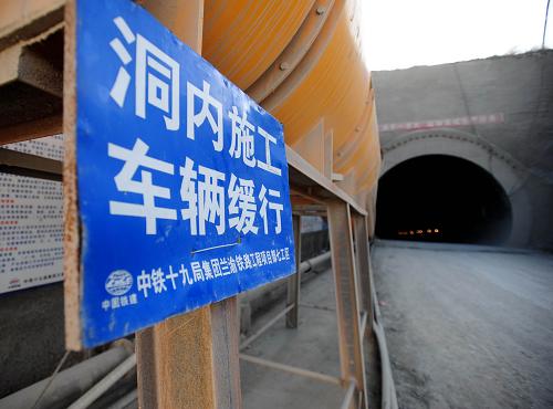 這是發(fā)生事故的施工隧道洞口(10月29日攝)。新華社記者 聶建江 攝