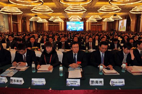 12月22日,參會(huì)企業(yè)家在全國(guó)民營(yíng)企業(yè)助推貴州發(fā)展大會(huì)現(xiàn)場(chǎng)。新華社記者 歐東衢攝