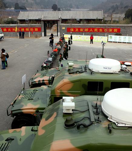 12月27日,武警森林部隊(duì)北京香山防火滅火分隊(duì)的防火裝備亮相香山。新華社發(fā)(陳維奇 攝)
