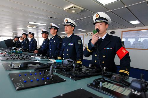 12月29日,“和平方舟”號醫(yī)院船駛?cè)胫凵侥耻姼邸P氯A社記者 查春明 攝