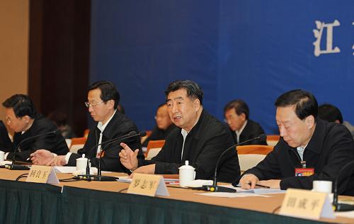 3月22日,國務(wù)院在江蘇徐州召開全國春季農(nóng)業(yè)生產(chǎn)工作會議,全面部署春耕生產(chǎn)和農(nóng)業(yè)農(nóng)村工作。中共中央政治局委員、國務(wù)院副總理回良玉出席會議并講話。新華社記者 謝環(huán)馳 攝