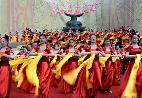 河南沁陽神農(nóng)山腳下的壬辰年炎帝祭拜大典會(huì)場(3月23日攝)。新華社記者 王頌 攝