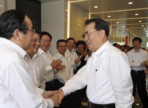 6月8日,中共中央政治局常委李長(zhǎng)春來(lái)到國(guó)家核電技術(shù)公司,就加強(qiáng)科普知識(shí)宣傳和企業(yè)文化建設(shè)、提高自主創(chuàng)新能力等進(jìn)行調(diào)研。新華社記者 丁林 攝