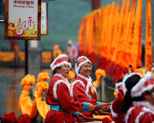 “第三屆中華祈福文化旅游節(jié)”開(kāi)幕式現(xiàn)場(chǎng)(6月29日攝)。當(dāng)日,“第三屆中華祈福文化旅游節(jié)”開(kāi)幕式在山西長(zhǎng)治天下都城隍廟景區(qū)舉行。中華祈福文化旅游節(jié)至今已連續(xù)舉辦三年,本次活動(dòng)內(nèi)容包括旅游節(jié)大會(huì)、高層論壇、旅游推介會(huì)等,旨在弘揚(yáng)中華傳統(tǒng)文化,建設(shè)民族精神家園,祈福和諧盛世,打造旅游勝地。新華社記者 燕雁 攝