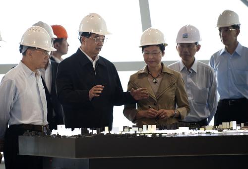 6月30日,國家主席胡錦濤在香港視察啟德發(fā)展計劃。新華社記者 呂小煒 攝