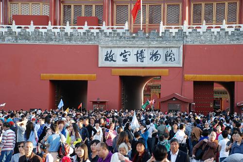 10月3日,北京故宮博物院人頭攢動(dòng)。新華社發(fā)(王俊峰 攝)