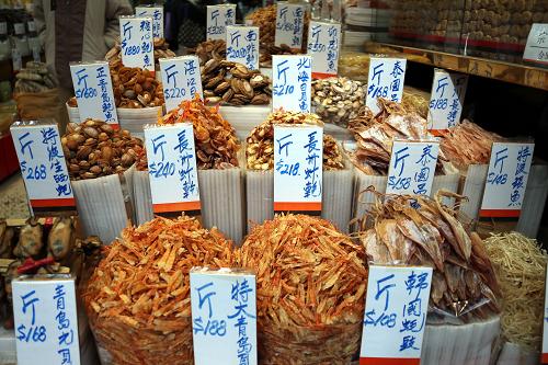 這是1月19日拍攝的琳瑯滿目的海產(chǎn)品。新華社記者 李鵬 攝